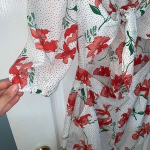 White Floral Romper with puffed sleeves, size M